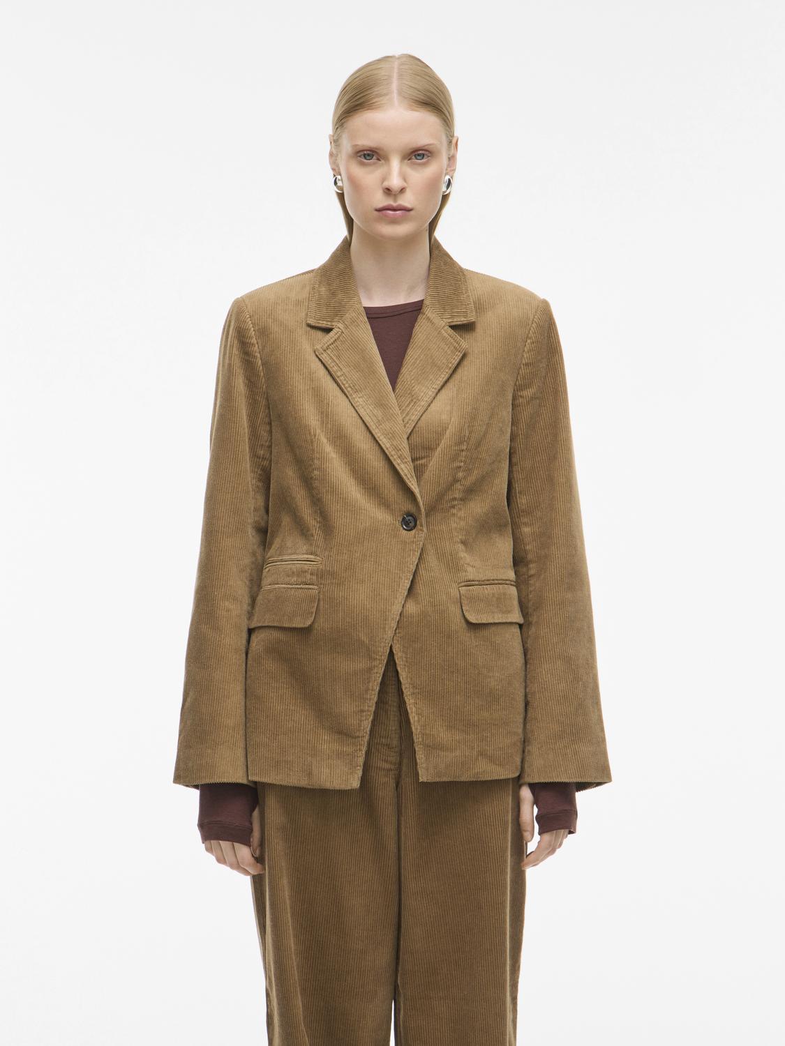model_shot-front